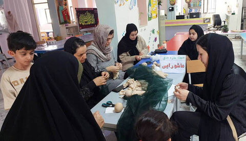دست‌سازه‌های حسینی اعضای کانون استان اردبیل برای اهدا به کودکان زائر اربعین