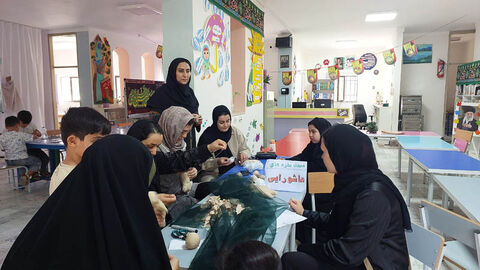 دست‌سازه‌های حسینی اعضای کانون استان اردبیل برای اهدا به کودکان زائر اربعین