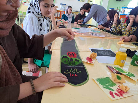 دست‌سازه‌های حسینی اعضای کانون استان اردبیل برای اهدا به کودکان زائر اربعین