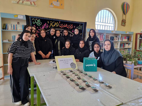 دست‌سازه‌های حسینی اعضای کانون استان اردبیل برای اهدا به کودکان زائر اربعین