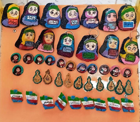 دست‌سازه‌های حسینی اعضای کانون استان اردبیل برای اهدا به کودکان زائر اربعین