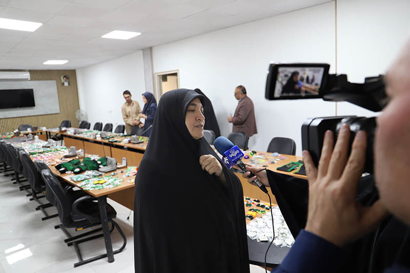 اهدای ۱۵۰۰ دستسازه اعضای کانون استان اردبیل به یاد کودکان شهید مقاومت در پیادهروی اربعین