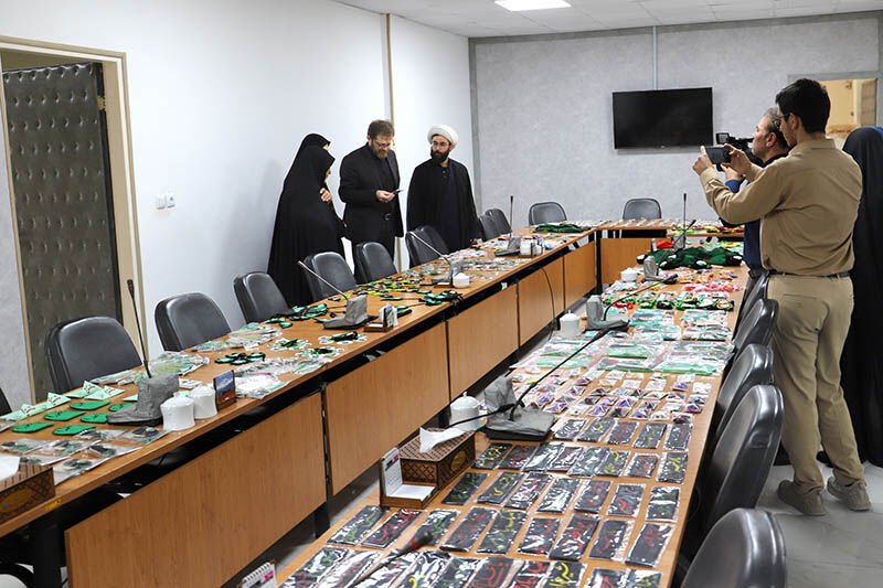 دستسازههای حسینی اعضای کانون استان اردبیل برای اهدا به کودکان زائر اربعین اهدای ۱۵۰۰ دستسازه اعضای کانون استان اردبیل به یاد کودکان شهید مقاومت در پیادهروی اربعین