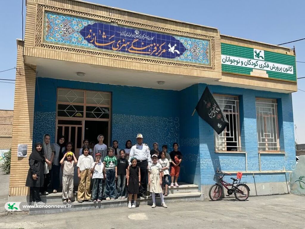 فرهنگ ترافیک_مرکزی حضور مأمور پلیس راهور در مرکز فرهنگی هنری کانون شازند با محوریت ارتقای فرهنگ ترافیک