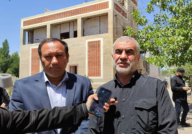 علی نیکزاد از پروژه احداث پردیس فرهنگی و هنری کانون در اردبیل بازدید کرد
