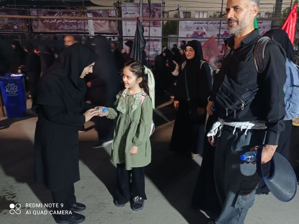 میزبانی فرهنگی کانون پرورش فکری ایلام از زائران کربلا در مرز مهران