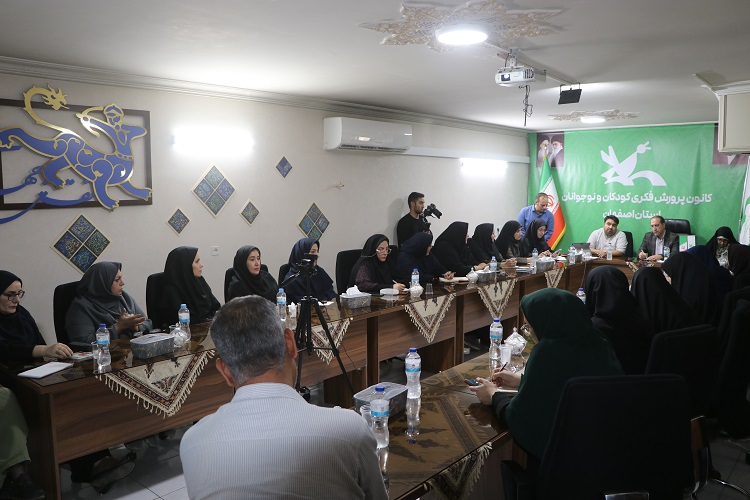 مدیرکل آفرینشهای ادبی و هنری کانون: مرکز ۷ اصفهان نیازمند تدبیر فوری برای حفظ سرمایه تاریخی است