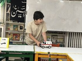 خلق منظومه‌ای متحرک و سازه‌های خلاقانه از وسایل دورریختنی