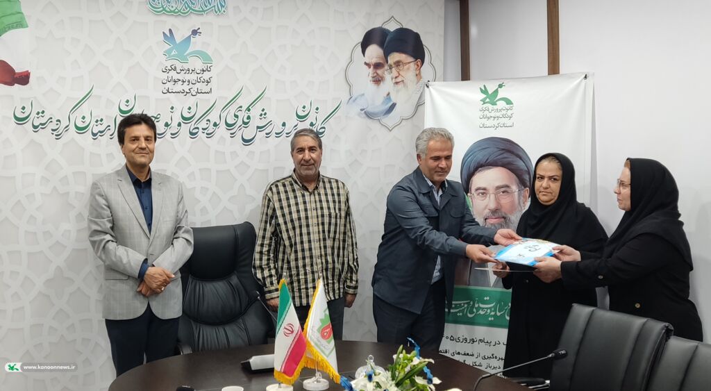 یادواره شهدای کارمند در کانون کردستان برگزار شد؛ تجلیل از همکاران خانواده معظم شهدا