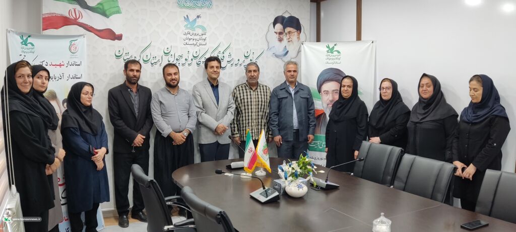 یادواره شهدای کارمند در کانون کردستان برگزار شد؛ تجلیل از همکاران خانواده معظم شهدا یادواره شهدای کارمند در کانون کردستان برگزار شد؛ تجلیل از همکاران خانواده معظم شهدا