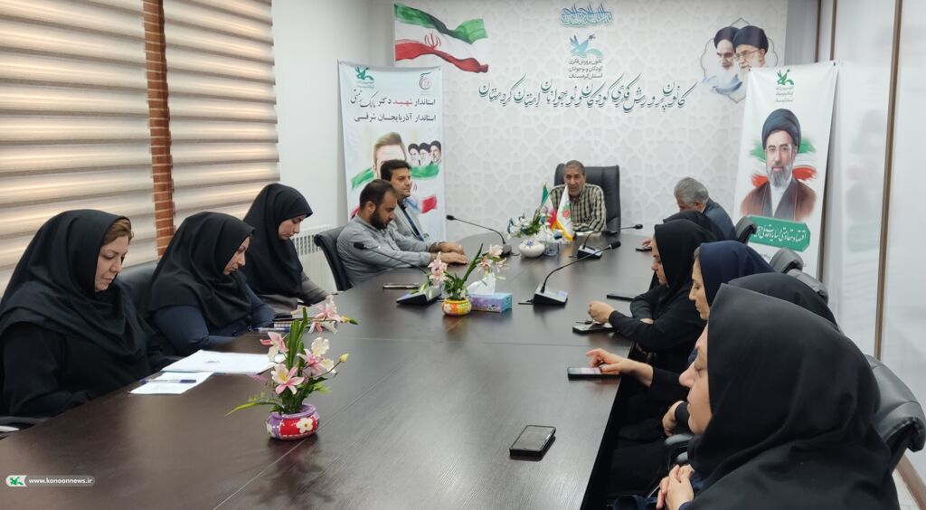 یادواره شهدای کارمند در کانون کردستان برگزار شد؛ تجلیل از همکاران خانواده معظم شهدا