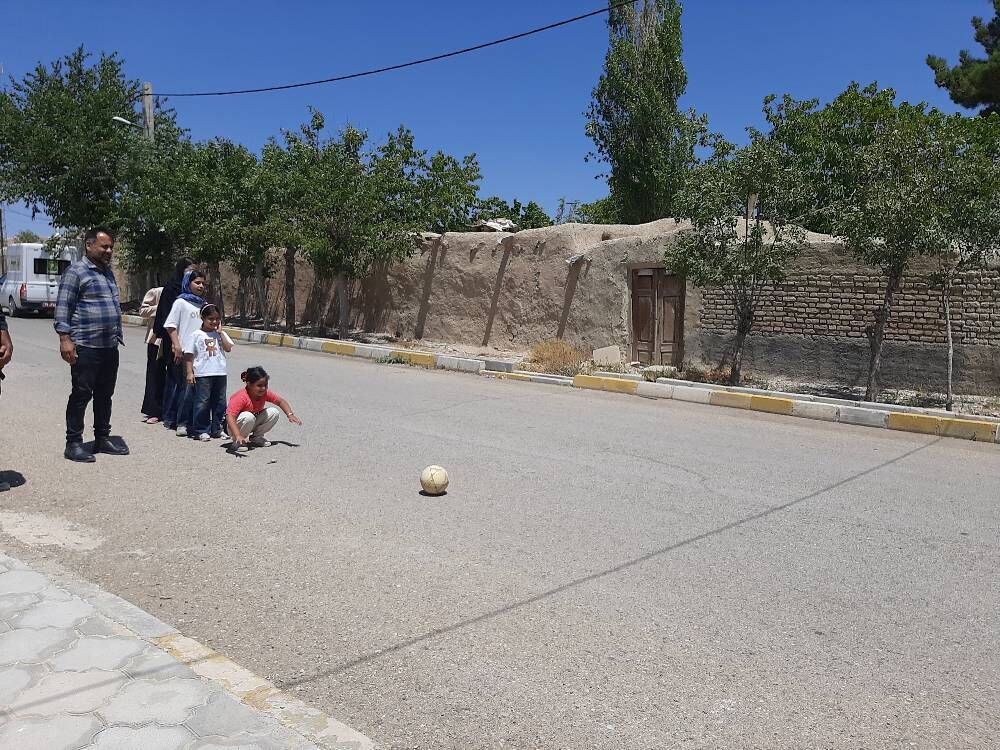 سمنان1405 در روزهای گرم، با شادی و بازی مرکز سیار سرخه، مهمان روستای افتر شد
