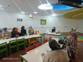 مادران مرکز ۱۵ کانون در دومین نشست باشگاه کتابخوانی مادران با «واگن بازنشسته» همراه شدند