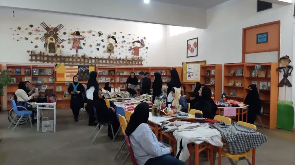 نمایشگاه توانمندی‌های زنان سرپرست خانوار در مرکز شماره ۱ کانون صحنه برگزار شد