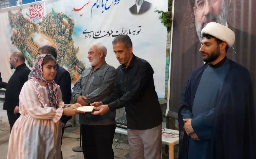 تجلیل از برگزیدگان مسابقه «دلنوشتهای به رهبر شهید» در گیلانغرب