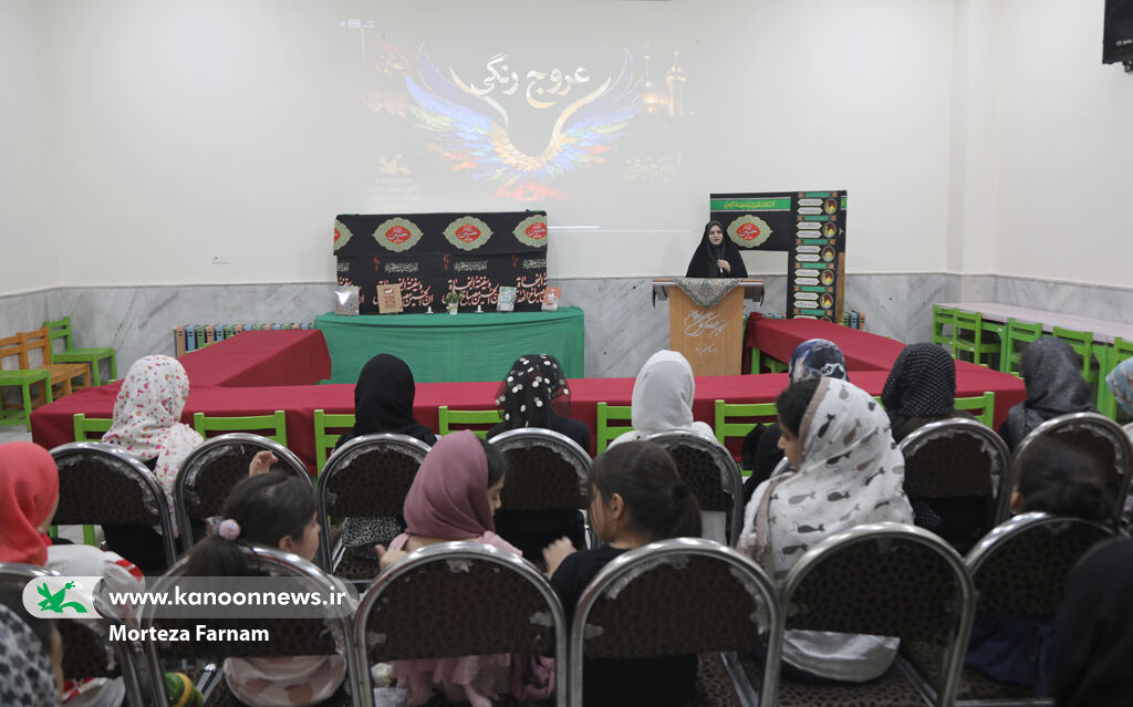 ویژهبرنامهی «عروج رنگی» در یزد ویژهبرنامهی «عروج رنگی» در یزد برگزار شد