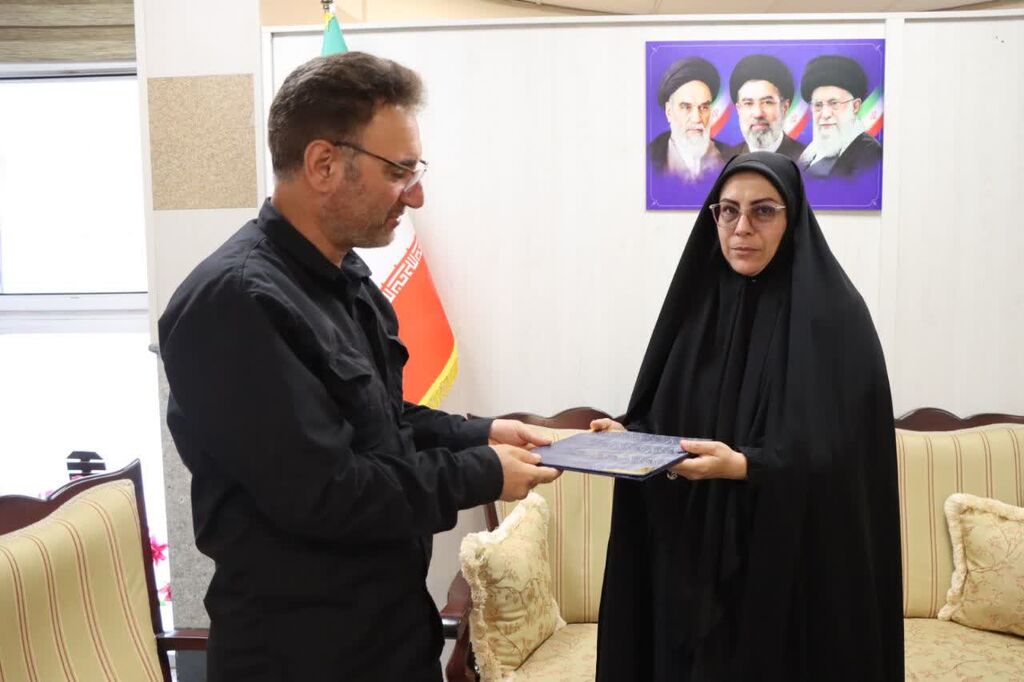 تقدیر مدیرکل کانون استان آذربایجانغربی از مدیر پایانه مرزی تمرچین تقدیر مدیرکل کانون استان آذربایجانغربی از مدیر پایانه مرزی تمرچین