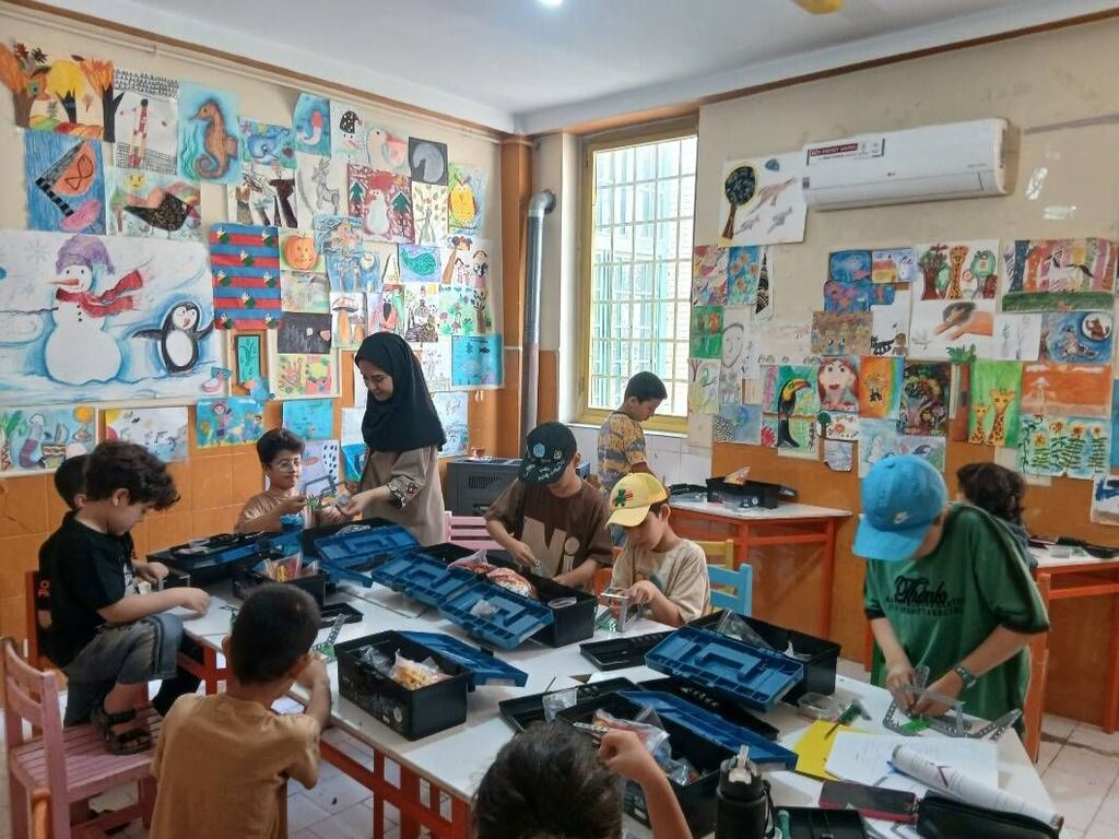 کرمانشاه. مجتمع شماره ۱. رباتبک برگزاری کارگاههای رباتیک در مراکز کانون کرمانشاه