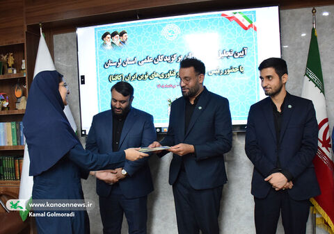 نشست رئیس کانون علوم و فناوری با نوجوانان برگزیده لرستان