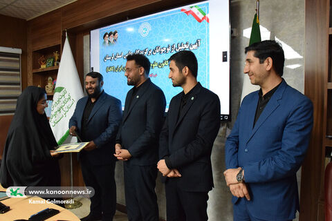 نشست رئیس کانون علوم و فناوری با نوجوانان برگزیده لرستان
