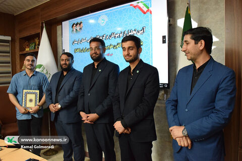 نشست رئیس کانون علوم و فناوری با نوجوانان برگزیده لرستان