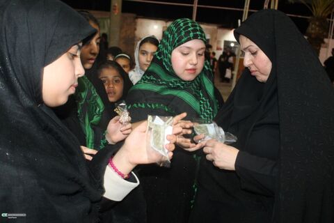 خدمت‌رسانی فرهنگی کانون به کودکان زائر با قصه‌گویی و واقعیت مجازی