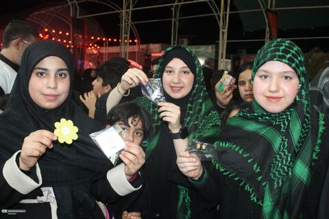 خدمت‌رسانی فرهنگی کانون به کودکان زائر با قصه‌گویی و واقعیت مجازی