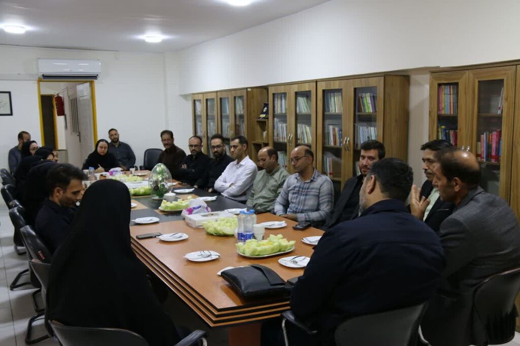 نشست معاون توسعه و مدیریت منابع کانون کشور با مسئولان استان کرمانشاه