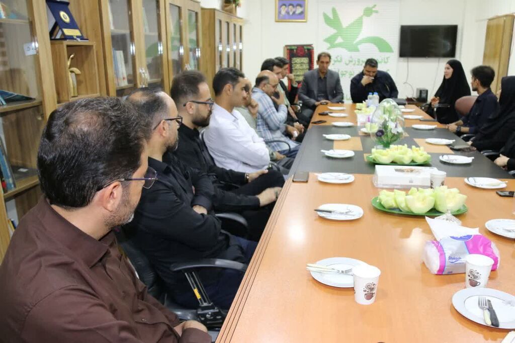 نشست معاون توسعه و مدیریت منابع کانون کشور با مسئولان استان کرمانشاه