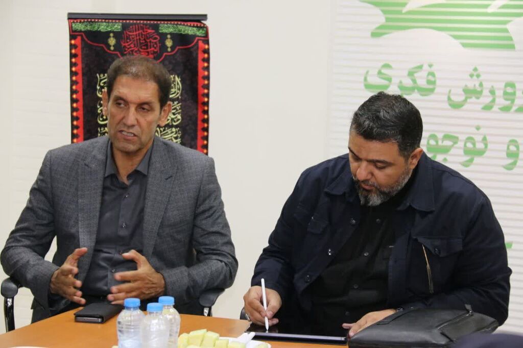 نشست معاون توسعه و مدیریت منابع کانون کشور با مسئولان استان کرمانشاه