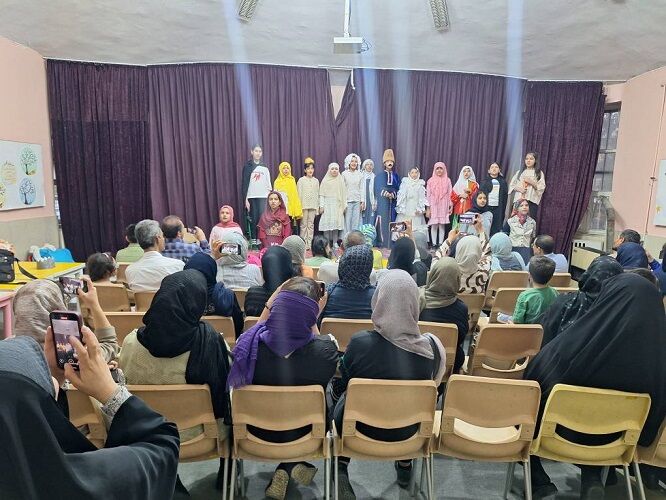 آیین پایانی ترم نخست کارگاههای تئاتر خلاق و تئاتر صحنه در مرکز شماره ۳ کانون پرورش فکری اصفهان آیین پایانی ترم نخست کارگاههای تئاتر خلاق و تئاتر صحنه در مرکز شماره ۳ کانون پرورش فکری اصفهان