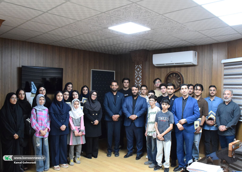 نشست رئیس کانون علوم و فناوری ایران با نوجوانان لرستانی