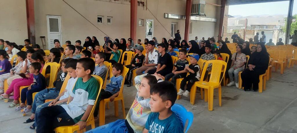 روز دوم سفر تماشاخانه سیار کانون از روستای آجین تا بهار و مریانج