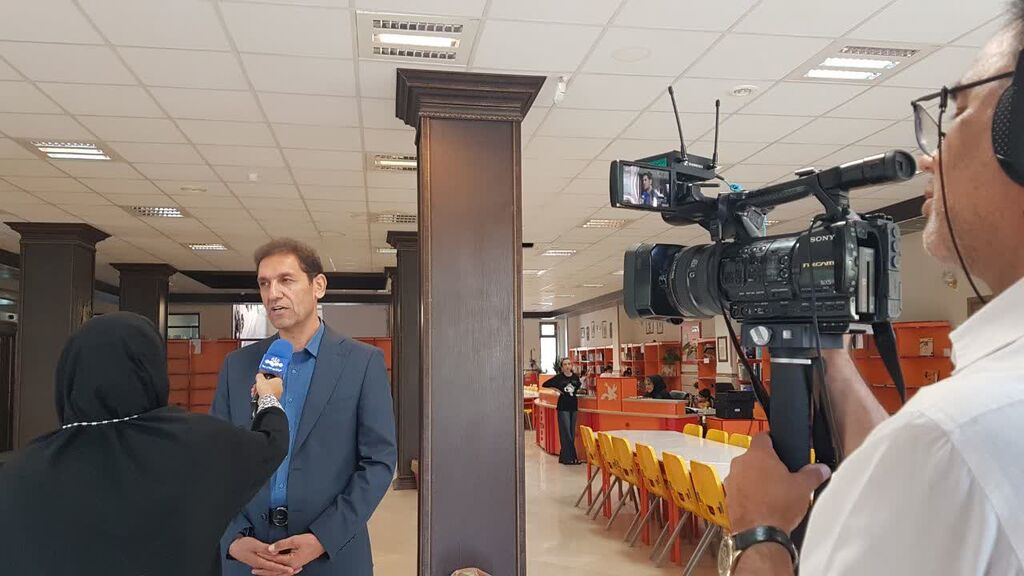 نشست صمیمی معاون توسعه و مدیریت منابع کانون کشور با کارکنان کرمانشاه