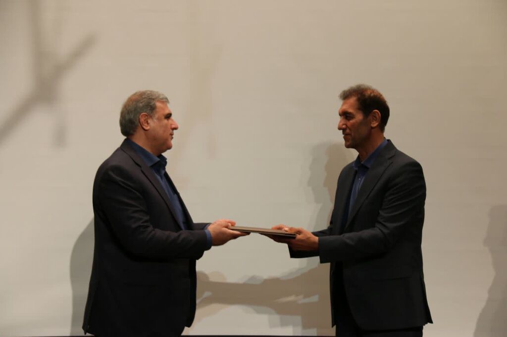 نشست صمیمی معاون توسعه و مدیریت منابع کانون کشور با کارکنان کرمانشاه