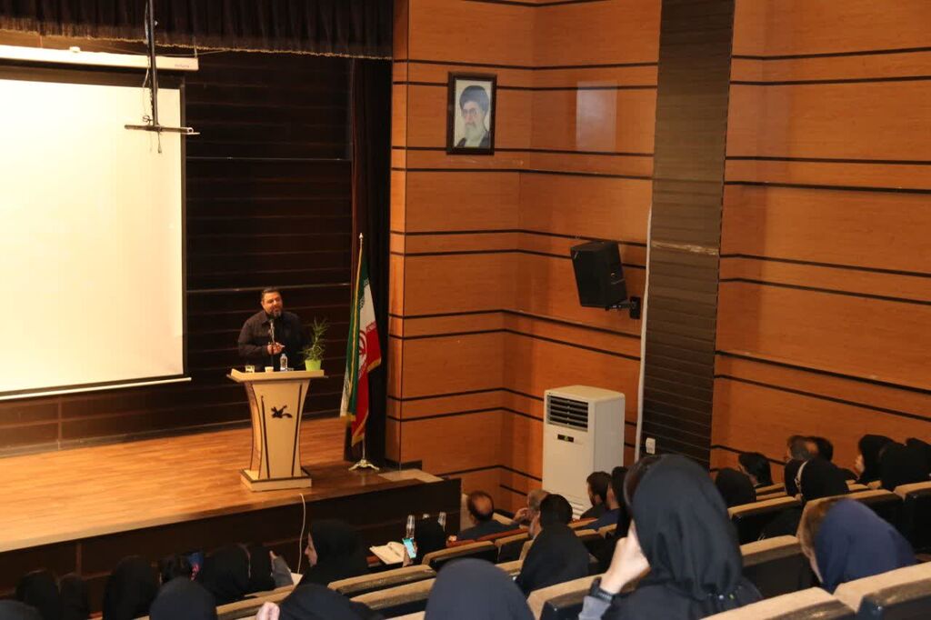 نشست صمیمی معاون توسعه و مدیریت منابع کانون کشور با کارکنان کرمانشاه