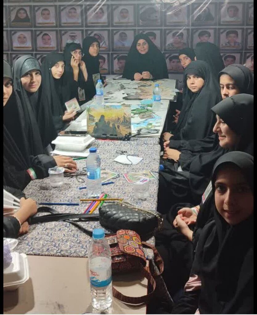 «روایت‌گری عاشورایی و اهدای دست‌سازه‌ها و کتاب در موکب حضرت قاسم (ع)
