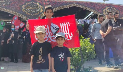 «باید برخاست»؛ وقتی کودکان و نوجوانان کانون، خادمان کوچک زائران حسین(ع) شدند.