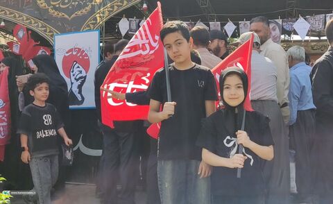 «باید برخاست»؛ وقتی کودکان و نوجوانان کانون، خادمان کوچک زائران حسین(ع) شدند.