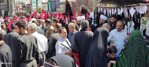 «باید برخاست»؛ وقتی کودکان و نوجوانان کانون، خادمان کوچک زائران حسین(ع) شدند.