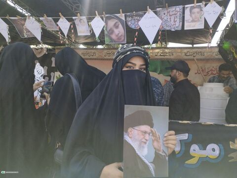 «باید برخاست»؛ وقتی کودکان و نوجوانان کانون، خادمان کوچک زائران حسین(ع) شدند.