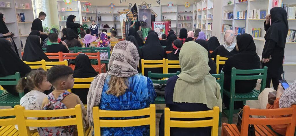 هم‌نوایی نوجوانان با زائران کربلا در مجتمع شهید رسول فرخی ارومیه