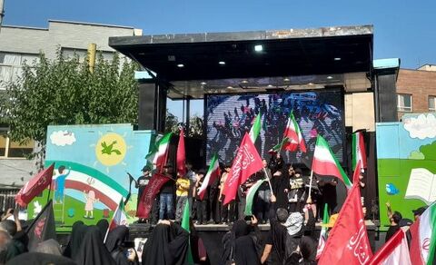 تماشاخانه‌های سیار کانون در مسیر جاماندگان اربعین