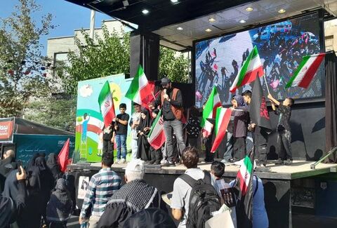 تماشاخانه‌های سیار کانون در مسیر جاماندگان اربعین