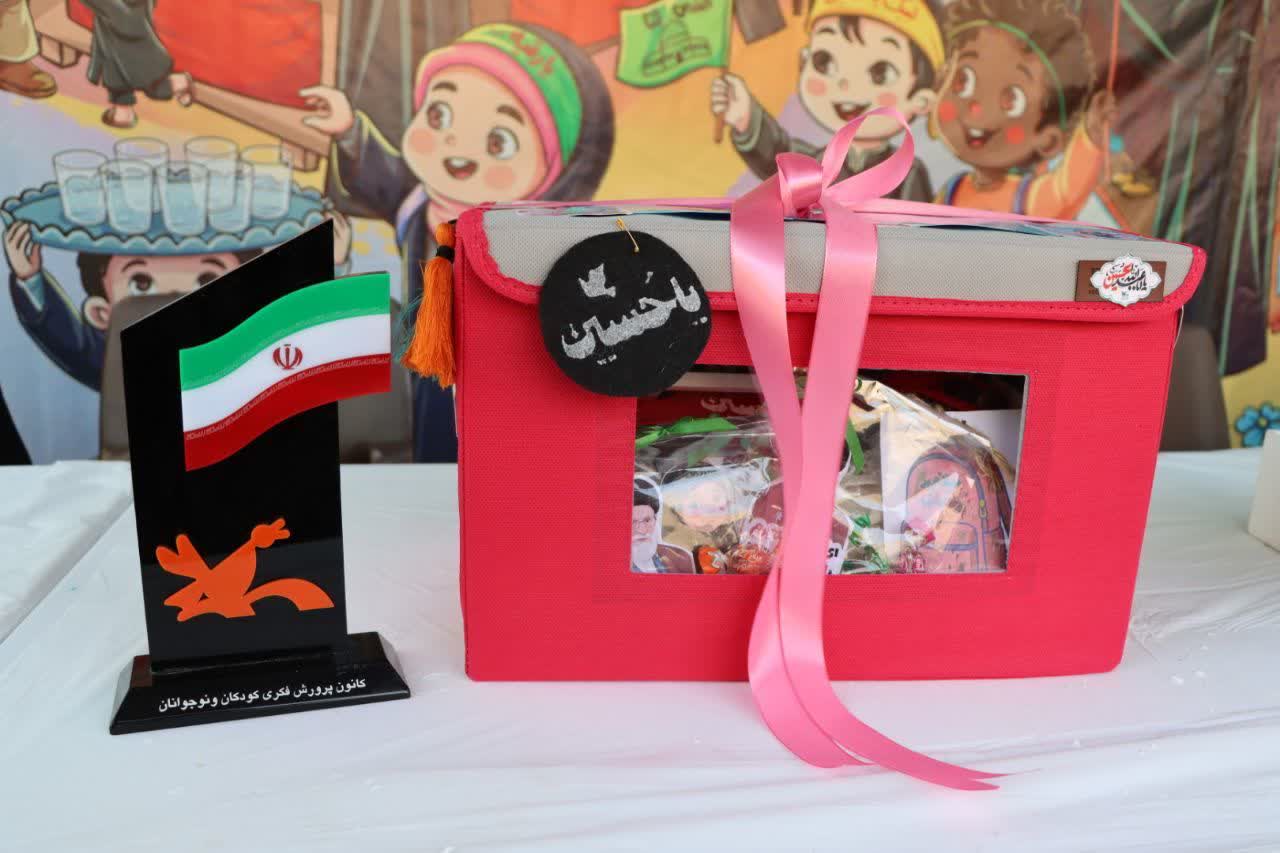 بازدید مدیرکل آفرینشهای فرهنگی کانون از موکب «میهمانان کوچک امام حسین(ع)» در مرز تمرچین پیرانشهر