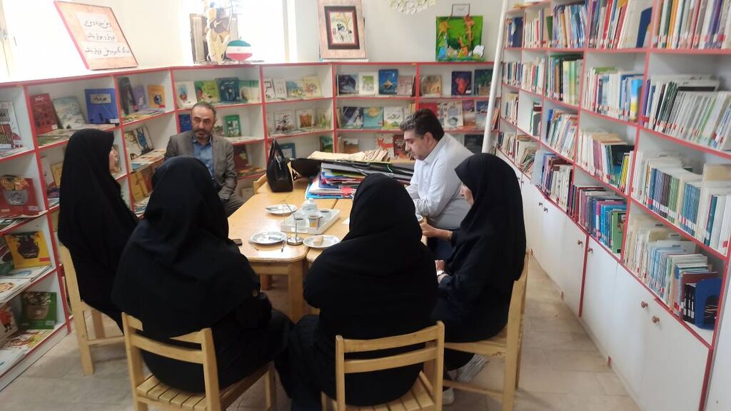 بازدید مدیرکل کانون آذربایجان شرقی از مرکز فرهنگی‌-هنری آذرشهر و رایزنی با فرماندار جهت تقویت زیرساخت‌های فرهنگی
