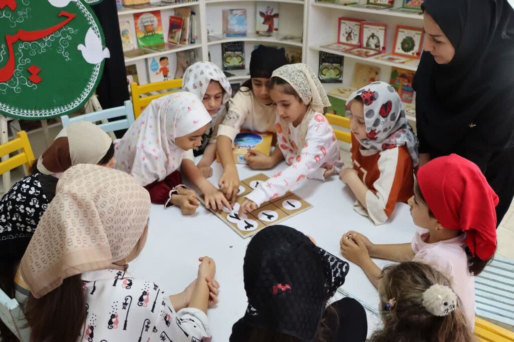 بازدید مدیرکل آفرینشهای فرهنگی کانون کشور از مراکز فرهنگیهنری استان آذربایجان غربی