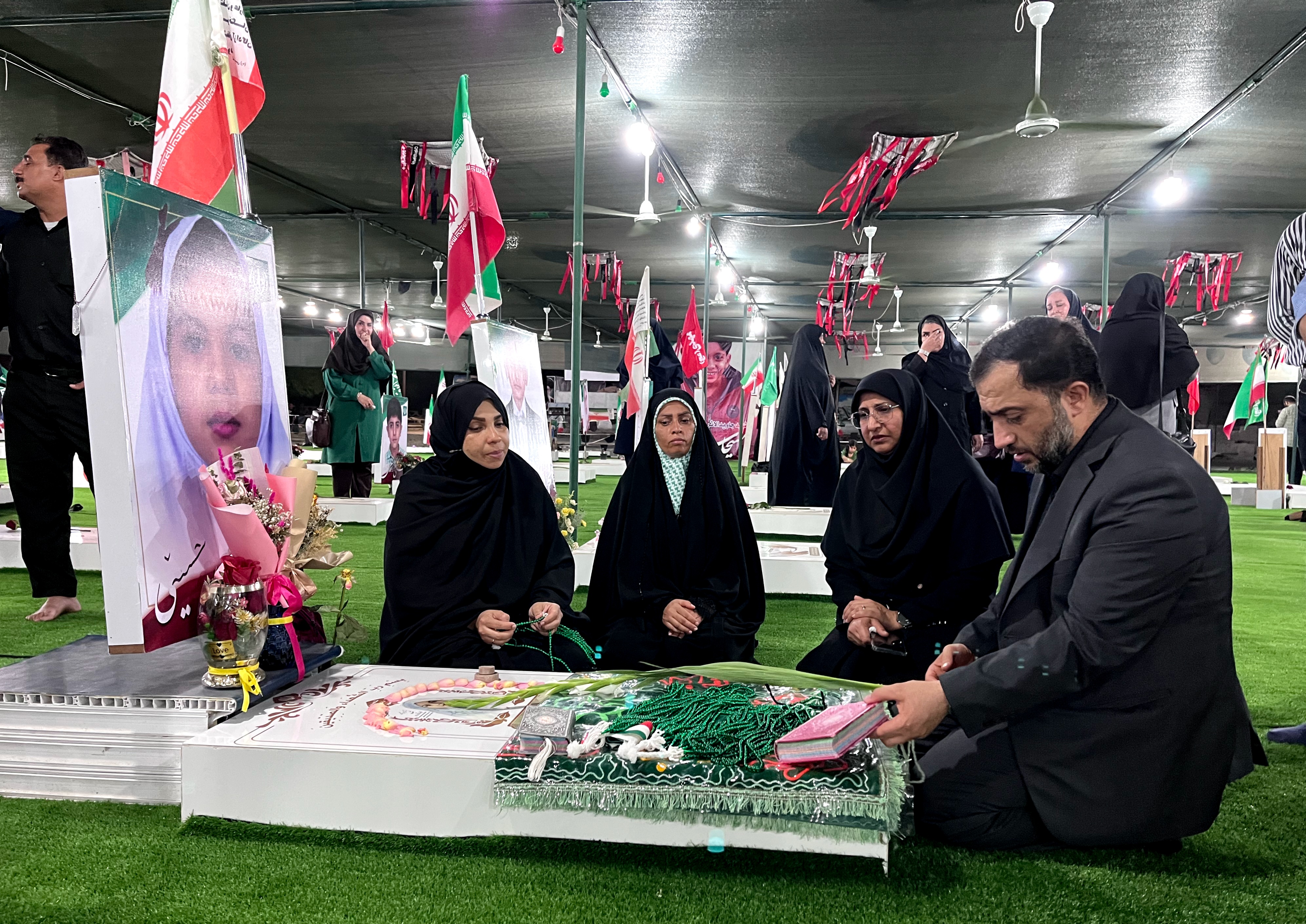 ادای احترام مدیرعامل کانون به شهدای کودک و نوجوان میناب
