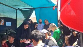 در مسیرِ پیاده‌رویِ جاماندگانِ مهدیشهر؛ موکبِ کانون میزبانِ زائرانِ کوچک شد