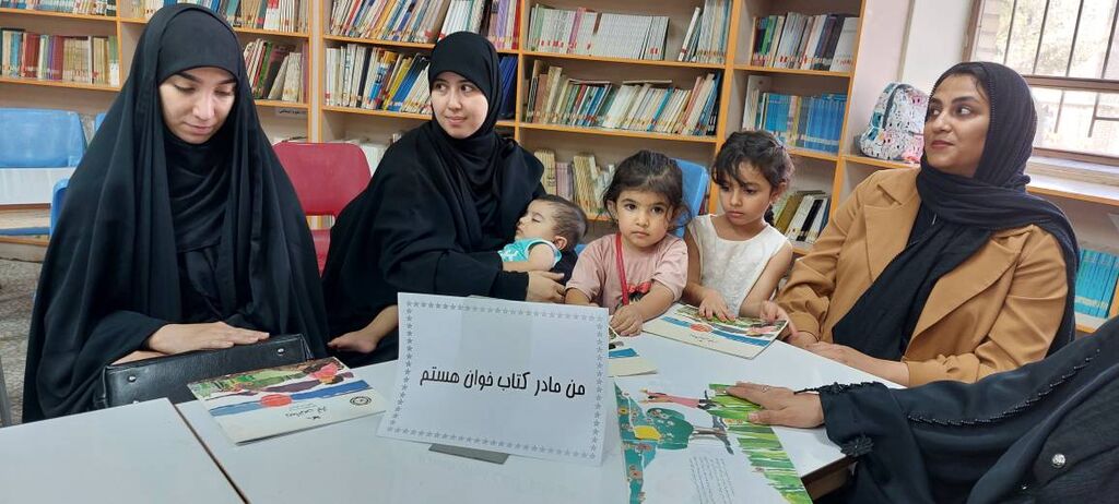 ویژه برنامه «کتابی در دست مادر، دنیایی در دست کودک» در کانون میامی